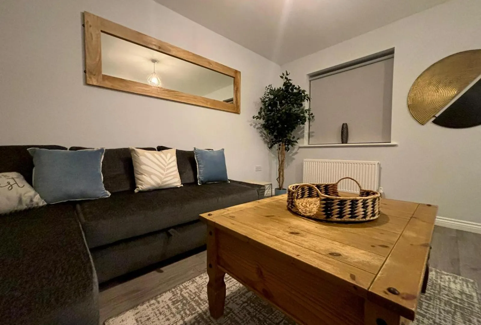 Eskdale Townhouse- Spacious & Beautiful 4Br In Crawley Three Bridges Reino Unido