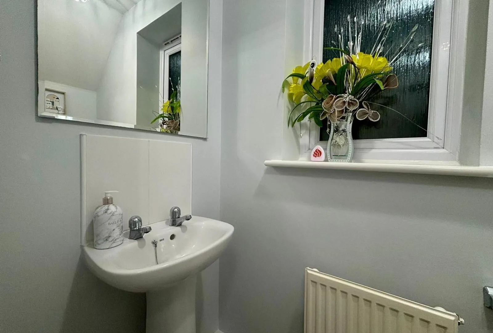 Eskdale Townhouse- Spacious & Beautiful 4Br In Crawley Three Bridges
