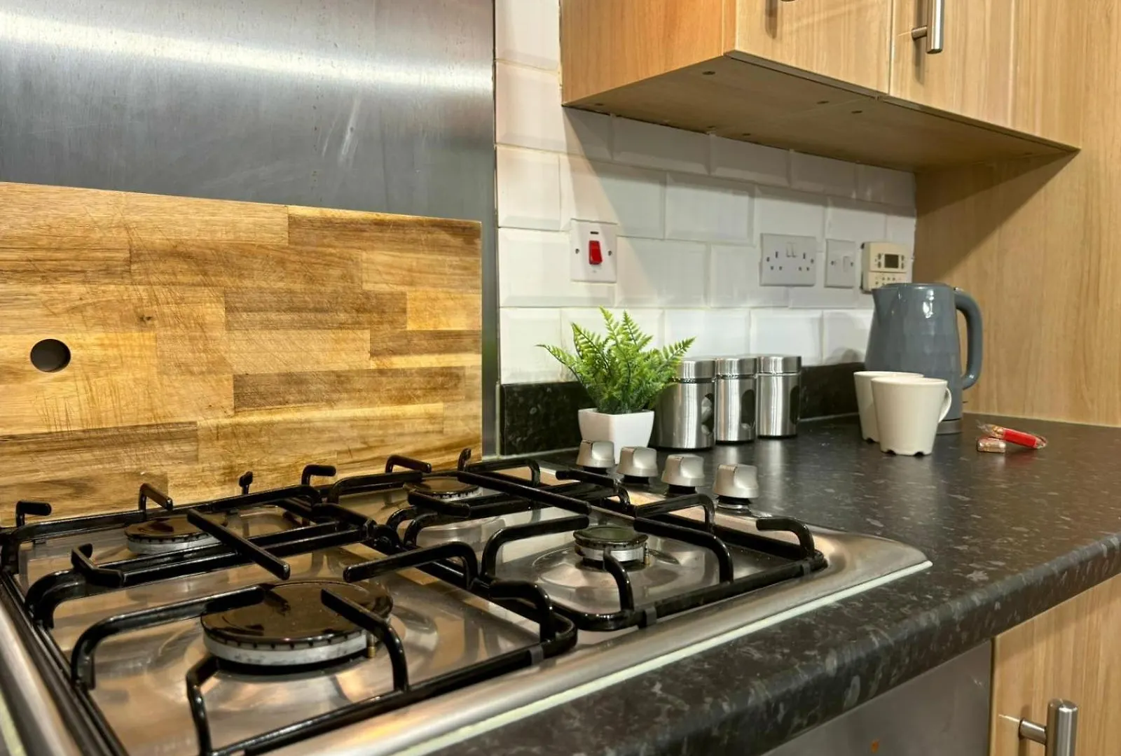 Сasa de vacaciones Eskdale Townhouse- Spacious & Beautiful 4Br In Crawley Three Bridges