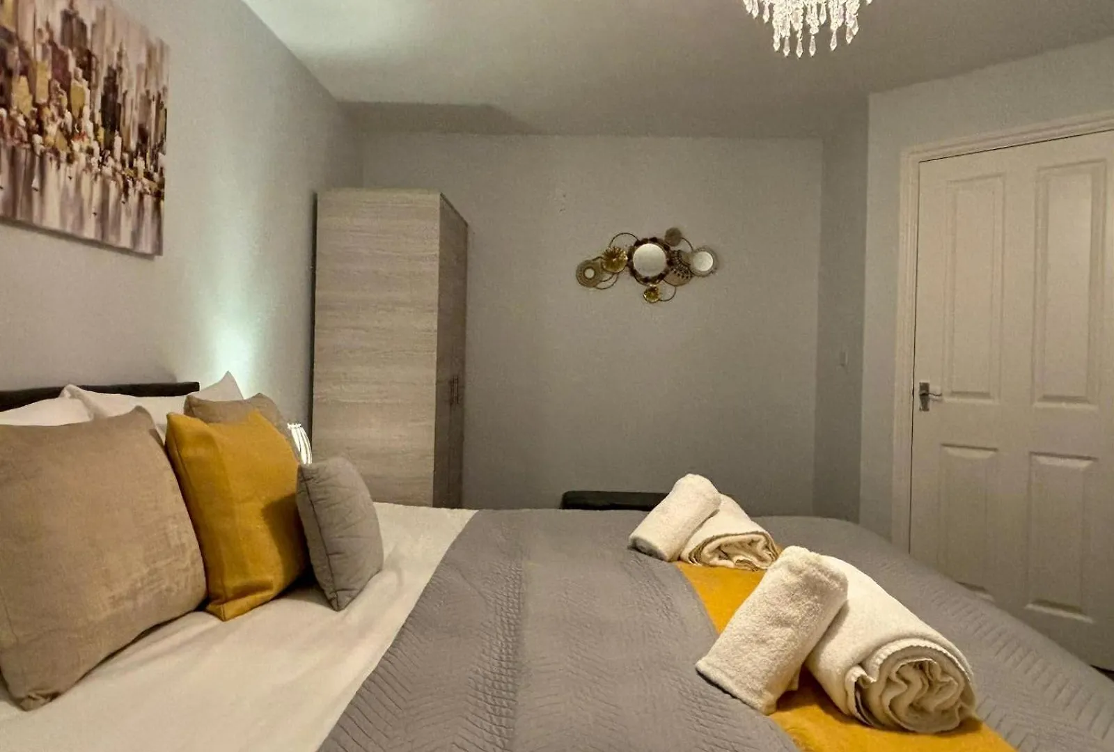 Eskdale Townhouse- Spacious & Beautiful 4Br In Crawley Three Bridges 0*,