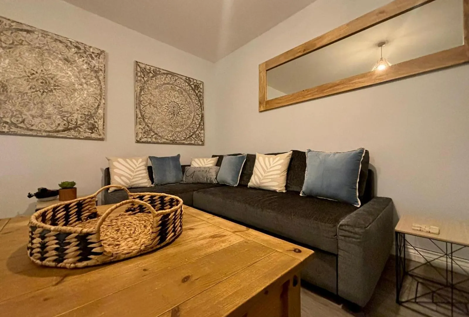 Сasa de vacaciones Eskdale Townhouse- Spacious & Beautiful 4Br In Crawley Three Bridges
