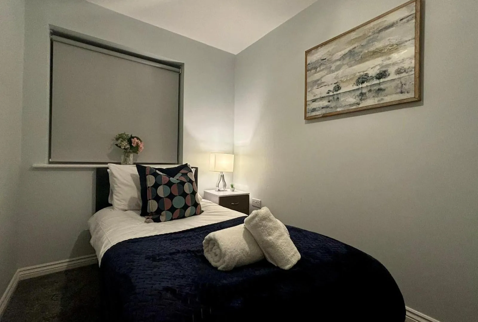 Eskdale Townhouse- Spacious & Beautiful 4Br In Crawley Three Bridges 0*,  Reino Unido
