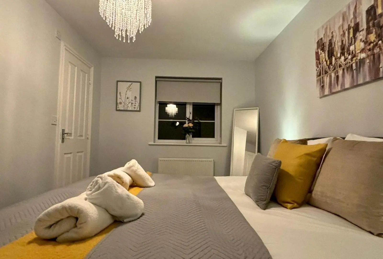 Eskdale Townhouse- Spacious & Beautiful 4Br In Crawley Three Bridges 0*,  Reino Unido