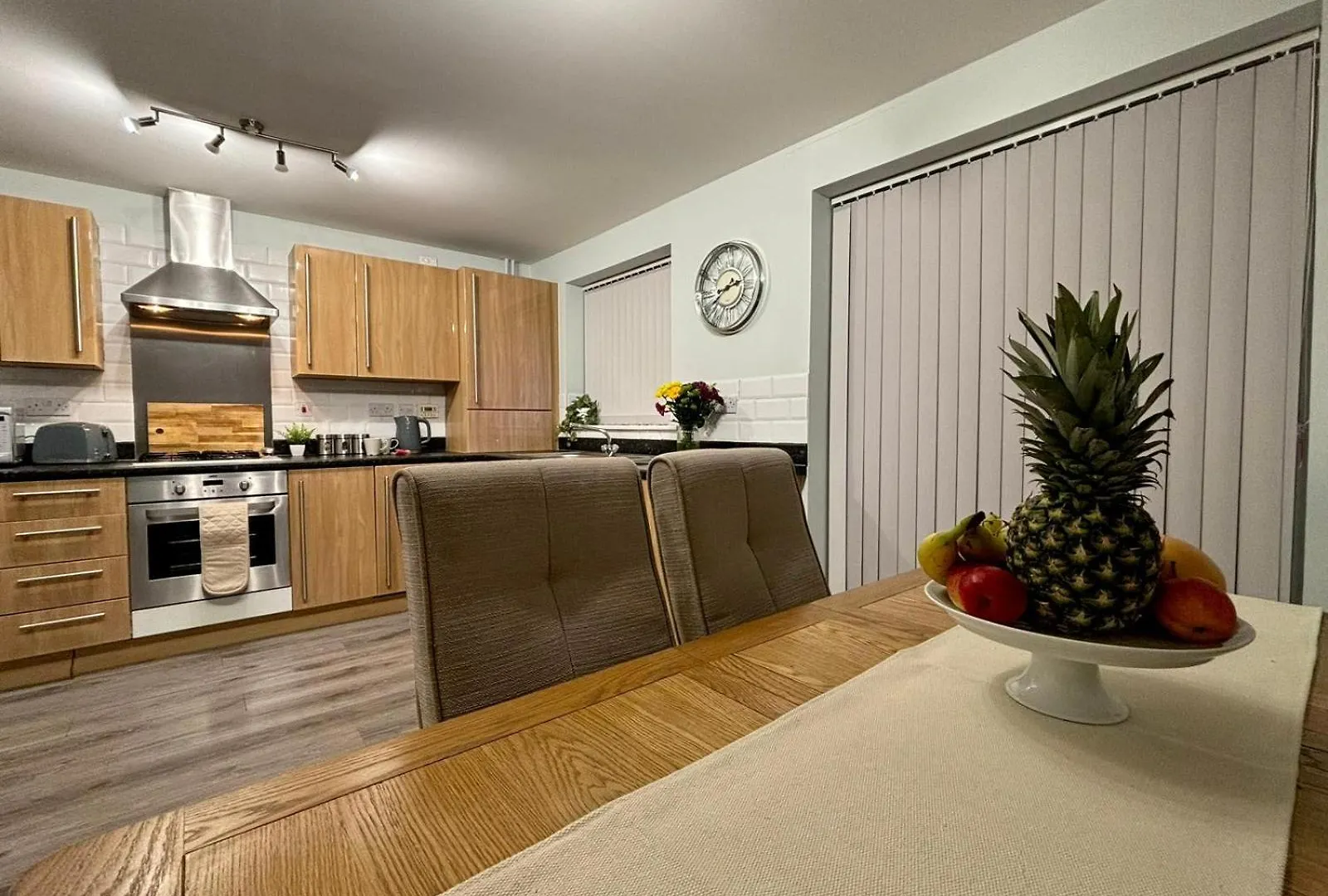 Eskdale Townhouse- Spacious & Beautiful 4Br In Crawley Three Bridges Сasa de vacaciones